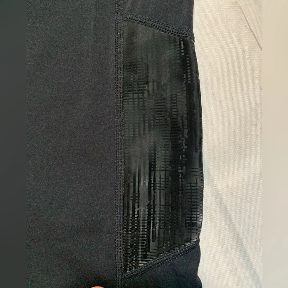 Zyia black leggings. Crop. Size 12. - Picture 7 of 12